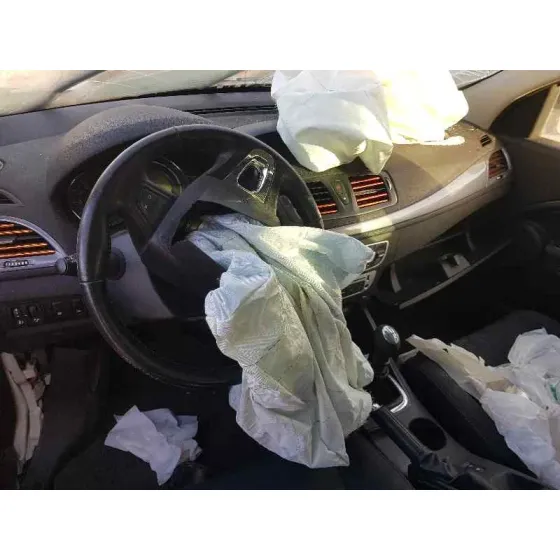 RENAULT MEGANE III BERLINA 5 P '2015 LIMITED BLANCO