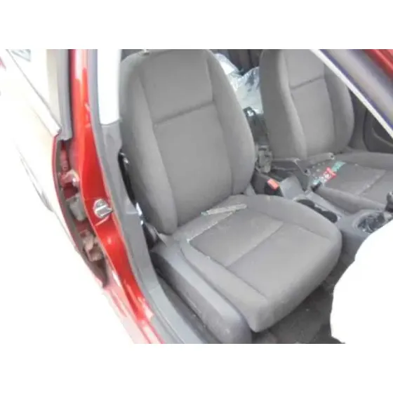 VOLKSWAGEN GOLF V BERLINA (1K1) '2004 CONCEPTLINE (E) GRANATE