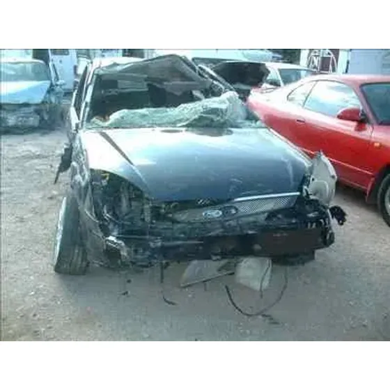 FORD FOCUS BERLINA (CAK) '2001 TREND NEGRO