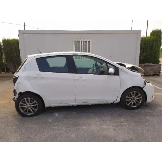 TOYOTA YARIS '2013 ACTIVE BLANCO