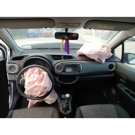 TOYOTA YARIS '2013 ACTIVE BLANCO