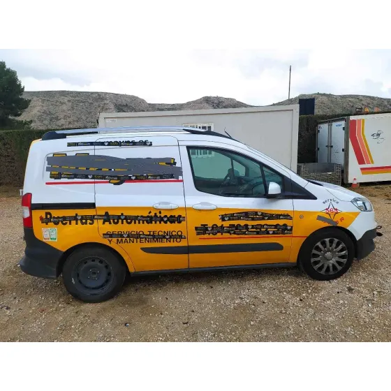 FORD TRANSIT COURIER '2017 TREND BLANCO/AMARILLO