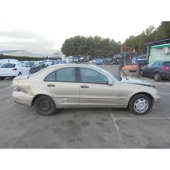 MERCEDES CLASE C (W203) BERLINA '2002 180 (203.035) DORADO