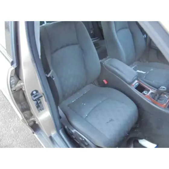 MERCEDES CLASE C (W203) BERLINA '2002 180 (203.035) DORADO