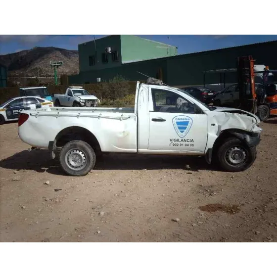 MITSUBISHI L 200 (KA0/KB0) '2010 INVITE CLUB CAB 4WD BLANCO