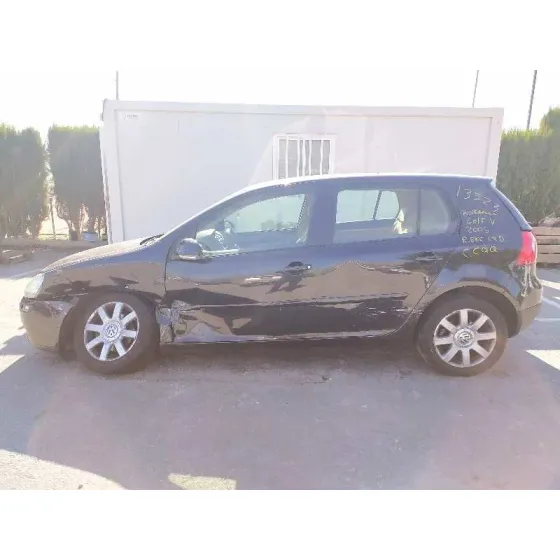 VOLKSWAGEN GOLF V BERLINA (1K1) '2005 TRENDLINE NEGRO