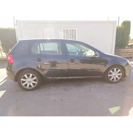 VOLKSWAGEN GOLF V BERLINA (1K1) '2005 TRENDLINE NEGRO