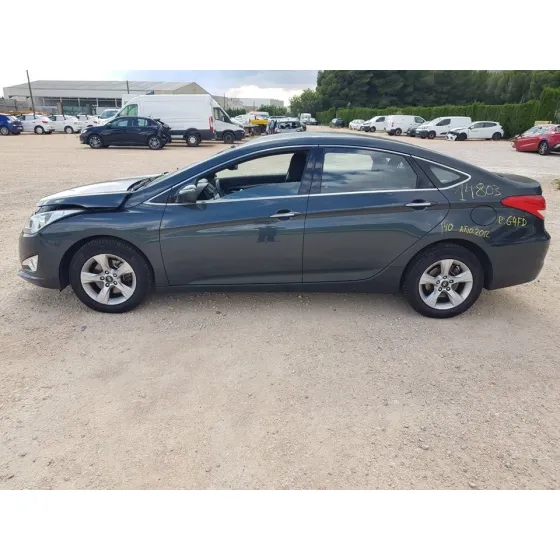 HYUNDAI I40 '2012 ESSENCE GRIS OSCURO