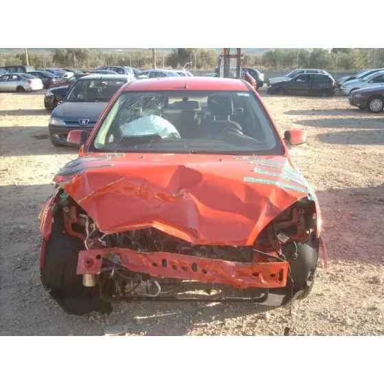 FORD FOCUS BERLINA (CAP) '2004 GHIA ROJO