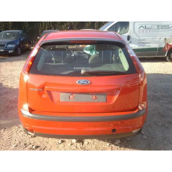 FORD FOCUS BERLINA (CAP) '2004 GHIA ROJO