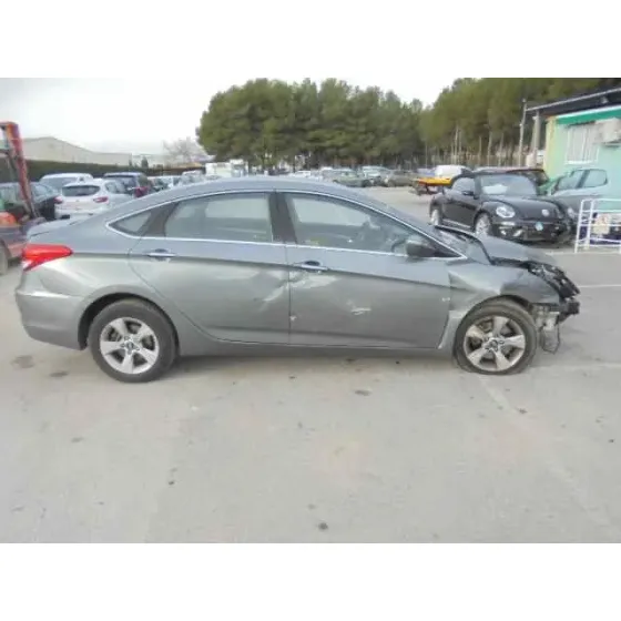HYUNDAI I40 '2012 COMFORT GRIS OSCURO
