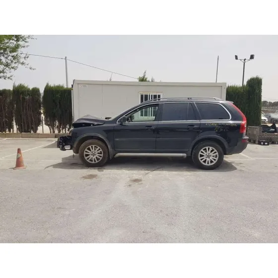 VOLVO XC90 '2006 D5 KINETIC (5 ASIENTOS) (136KW) NEGRO