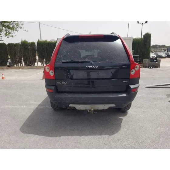 VOLVO XC90 '2006 D5 KINETIC (5 ASIENTOS) (136KW) NEGRO