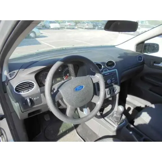 FORD FOCUS BERLINA (CAP) '2006 AMBIENTE (D) GRIS