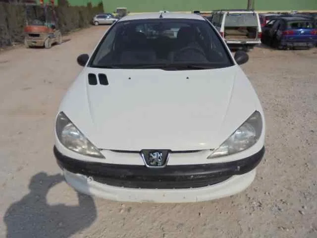 PEUGEOT 206 BERLINA PEUGEOT 206 BERLINA '2000 XR BLANCO 1998