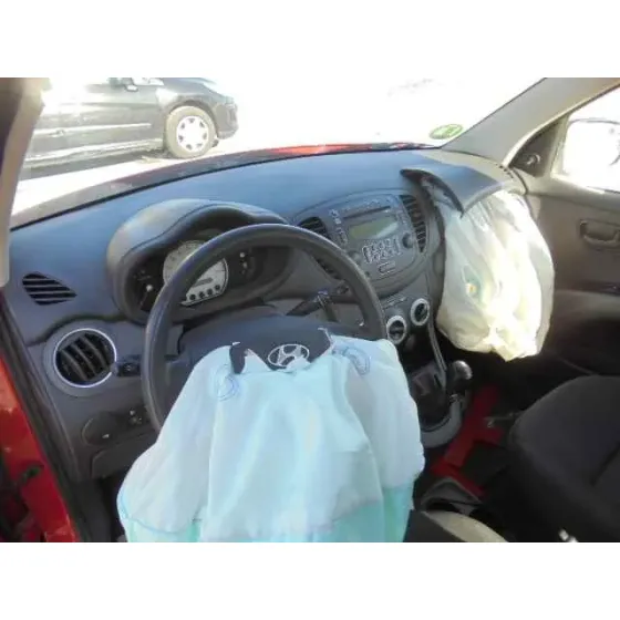 HYUNDAI I10 '2011 CLASSIC ROJO