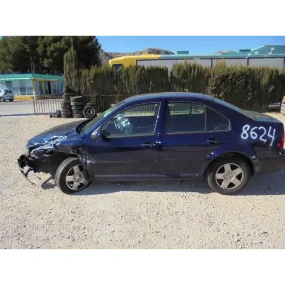 VOLKSWAGEN BORA BERLINA (1J2) '2001 CONCEPTLINE AZUL