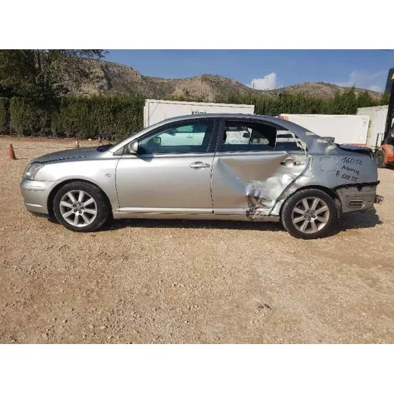TOYOTA AVENSIS BERLINA (T25) '2005 SOL GRIS