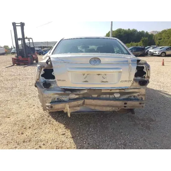 TOYOTA AVENSIS BERLINA (T25) '2005 SOL GRIS