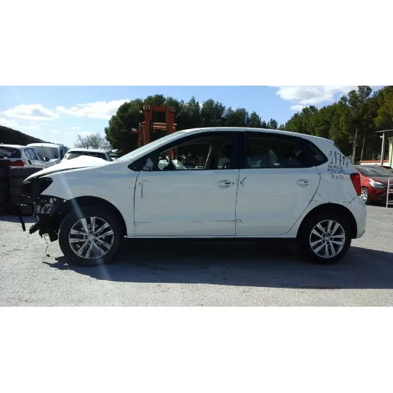 VOLKSWAGEN POLO (6C1) '2015 ADVANCE BLUEMOTION BLANCO