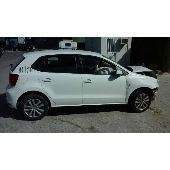 VOLKSWAGEN POLO (6C1) '2015 ADVANCE BLUEMOTION BLANCO
