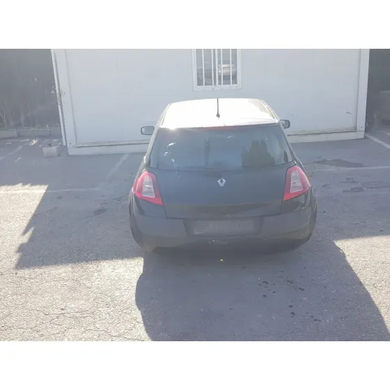 RENAULT MEGANE II BERLINA 3P '2005 CONFORT AUTHENTIQUE NEGRO