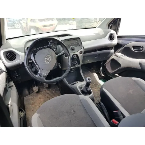 TOYOTA AYGO '2015 X-CITE GRIS OSCURO