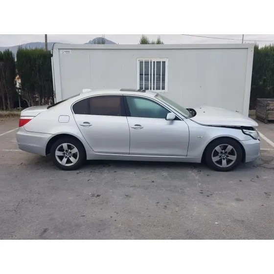 BMW SERIE 5 BERLINA (E60) '2008 520D GRIS