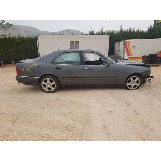 MERCEDES CLASE E (W210) BERLINA '2001 320 (210.065) GRIS