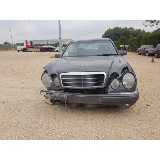 MERCEDES CLASE E (W210) BERLINA '2001 320 (210.065) GRIS