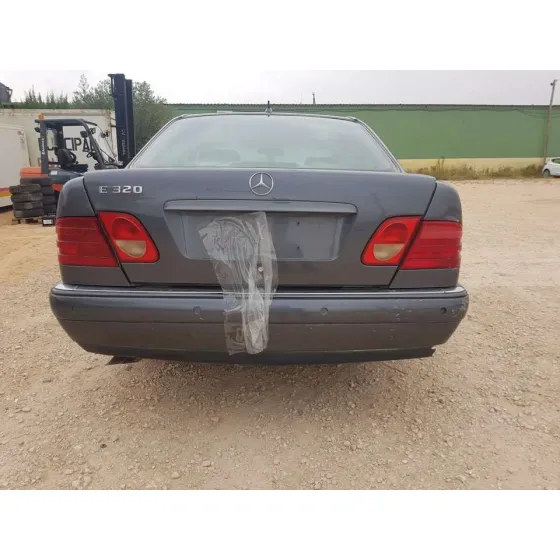 MERCEDES CLASE E (W210) BERLINA '2001 320 (210.065) GRIS