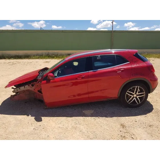 MERCEDES CLASE GLA (W156) '2017 GLA 200 (156.943) ROJO