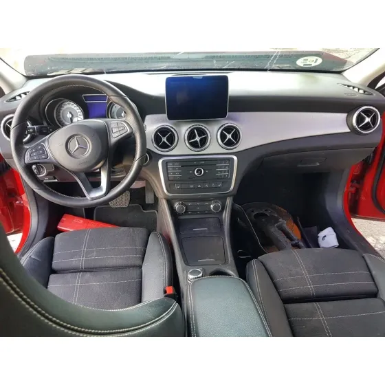 MERCEDES CLASE GLA (W156) '2017 GLA 200 (156.943) ROJO