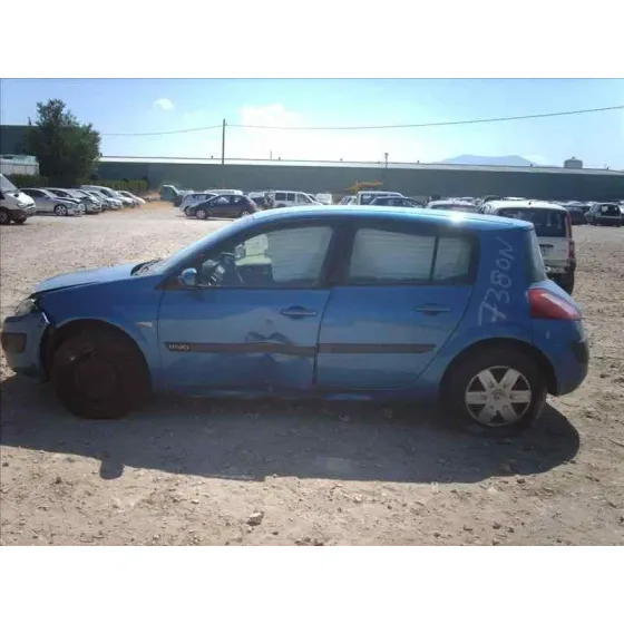 RENAULT MEGANE II BERLINA 5P '2002 CONFORT AUTHENTIQUE AZUL