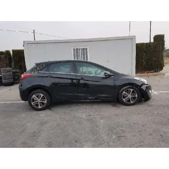 HYUNDAI I30 (GD) '2016 ESSENCE NEGRO