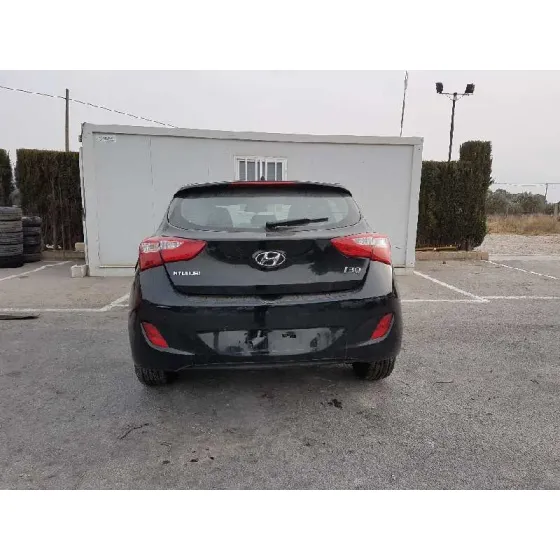 HYUNDAI I30 (GD) '2016 ESSENCE NEGRO