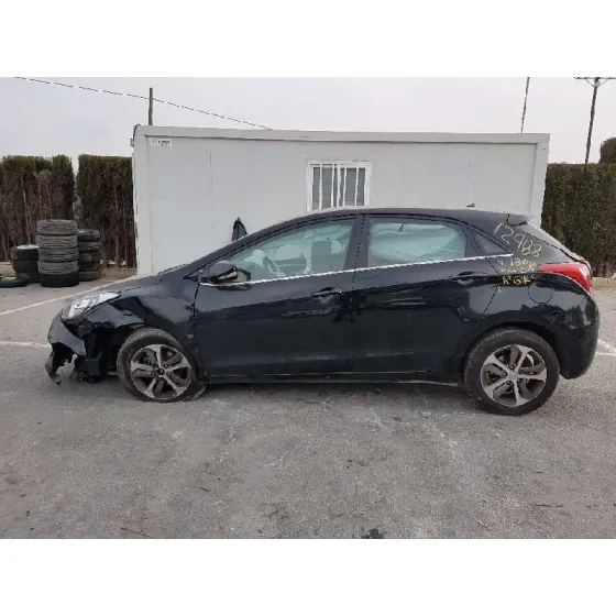 HYUNDAI I30 (GD) '2016 ESSENCE NEGRO