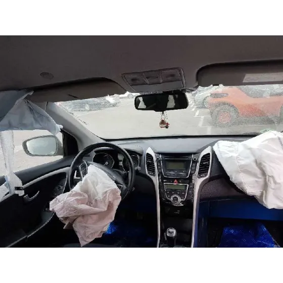 HYUNDAI I30 (GD) '2016 ESSENCE NEGRO