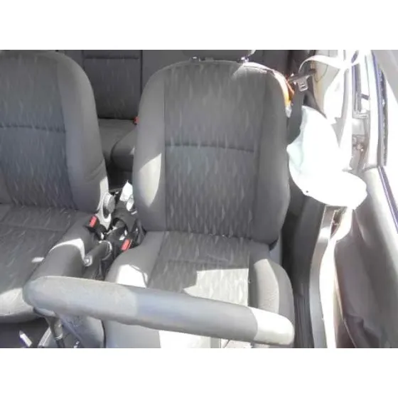 FORD FOCUS BERLINA (CAK) '1999 AMBIENTE GRIS