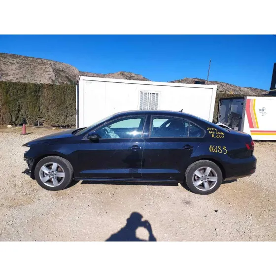 VOLKSWAGEN JETTA (163) '2016 ADVANCE BLUEMOTION NEGRO