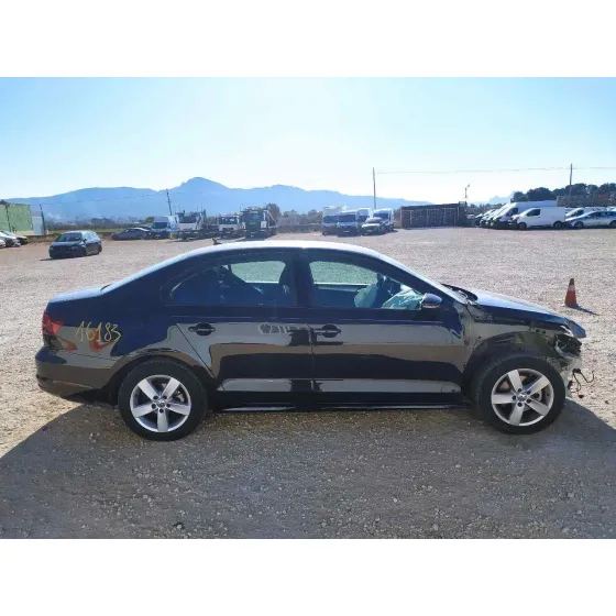 VOLKSWAGEN JETTA (163) '2016 ADVANCE BLUEMOTION NEGRO