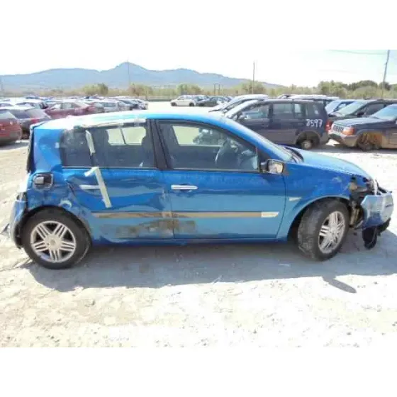 RENAULT MEGANE II BERLINA 5P '2002 CONFORT AUTHENTIQUE AZUL