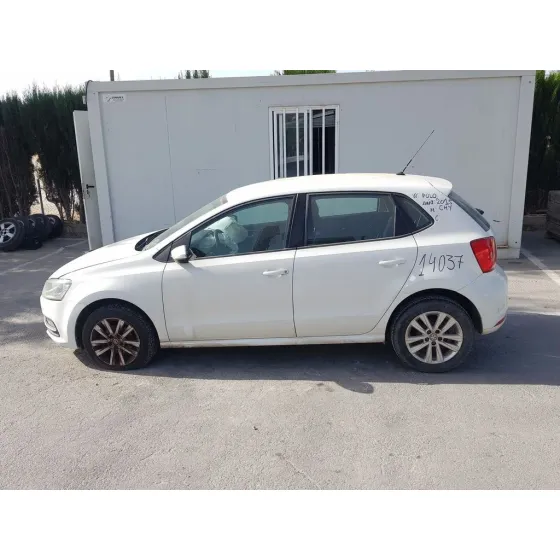 VOLKSWAGEN POLO (6R1) '2015 5 PUERTAS BLANCO