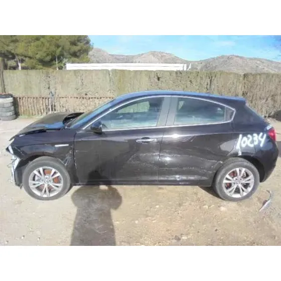 ALFA ROMEO GIULIETTA (191) '2014 DISTINCTIVE NEGRO