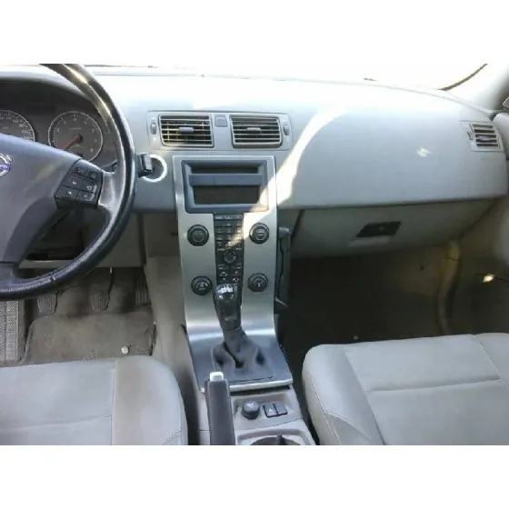 VOLVO V50 FAMILIAR '2004 2.4 MOMENTUM GRIS