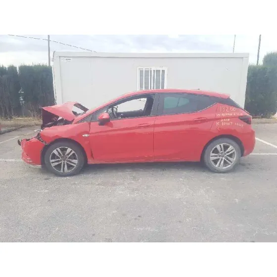 OPEL ASTRA K LIM. 5TÜRIG '2018 DYNAMIC ROJO