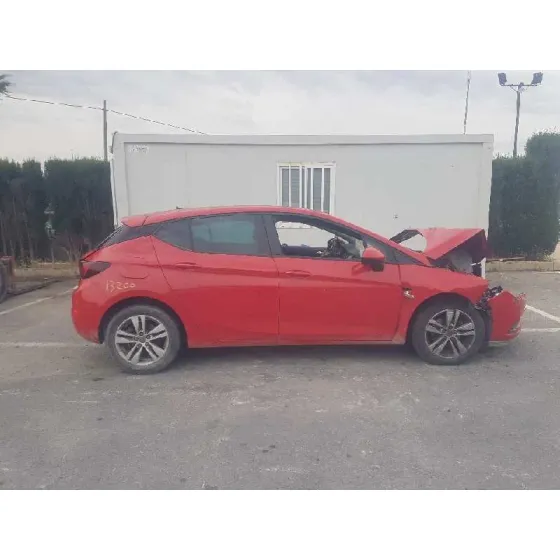 OPEL ASTRA K LIM. 5TÜRIG '2018 DYNAMIC ROJO