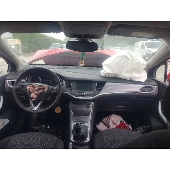 OPEL ASTRA K LIM. 5TÜRIG '2018 DYNAMIC ROJO