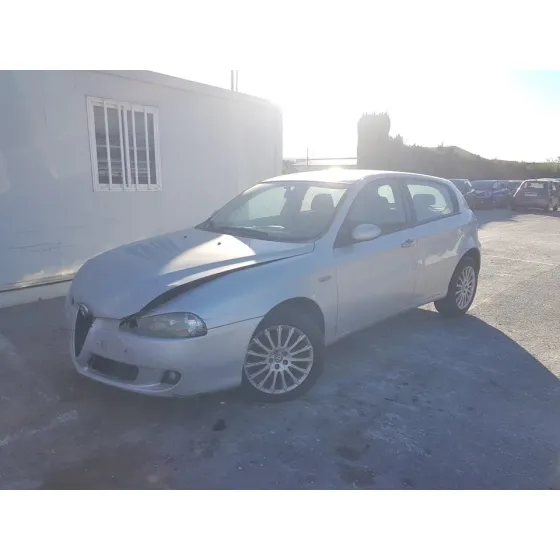 ALFA ROMEO 147 (190) '2007 1.9 JTD 8V M-JET DISTINCTIVE (01.2006->) GRIS