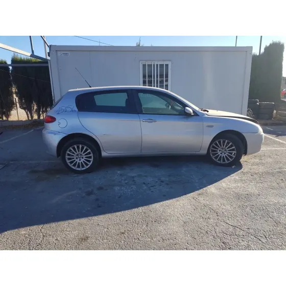 ALFA ROMEO 147 (190) '2007 1.9 JTD 8V M-JET DISTINCTIVE (01.2006->) GRIS